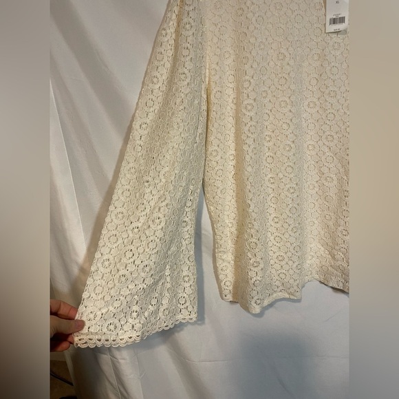 Minimalist Workwear Floral Banana Republic Cream Relaxed Boxy Blouse - Picture 2 of 7
